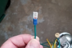 Blade connector for the battery